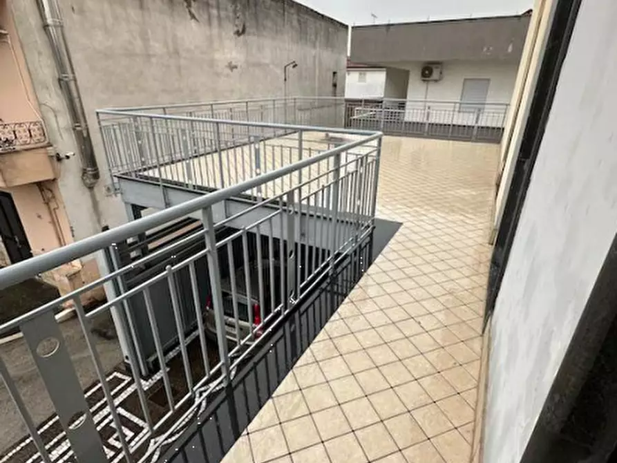 Immagine 3 di Stabile in vendita  in Via Roma a Casapesenna