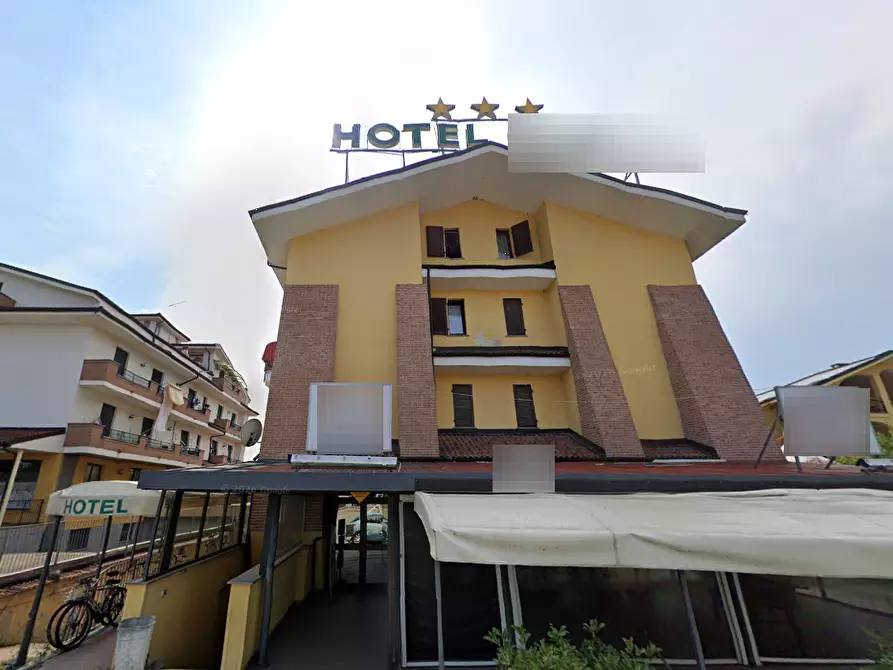 Immagine 1 di Hotel in vendita  in Via Giuseppe Verdi a Cherasco