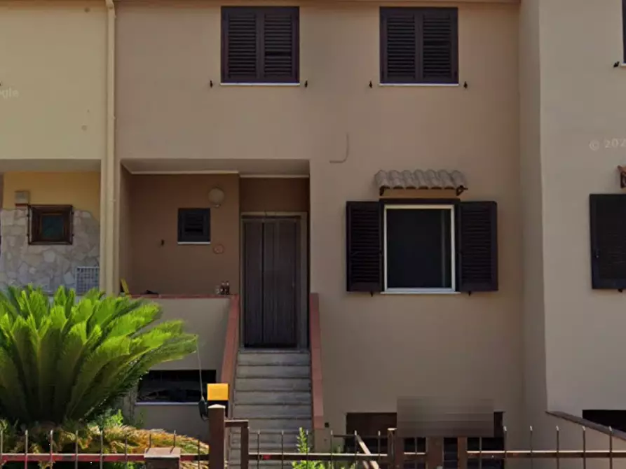 Immagine 1 di Villetta a schiera in vendita  in Via Cuneo a Mondragone