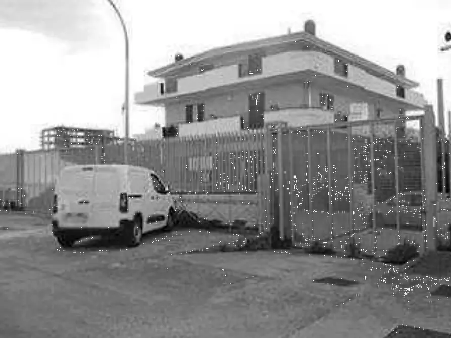 Immagine 4 di Stabile in vendita  in Strada Statale Appia  a Casagiove