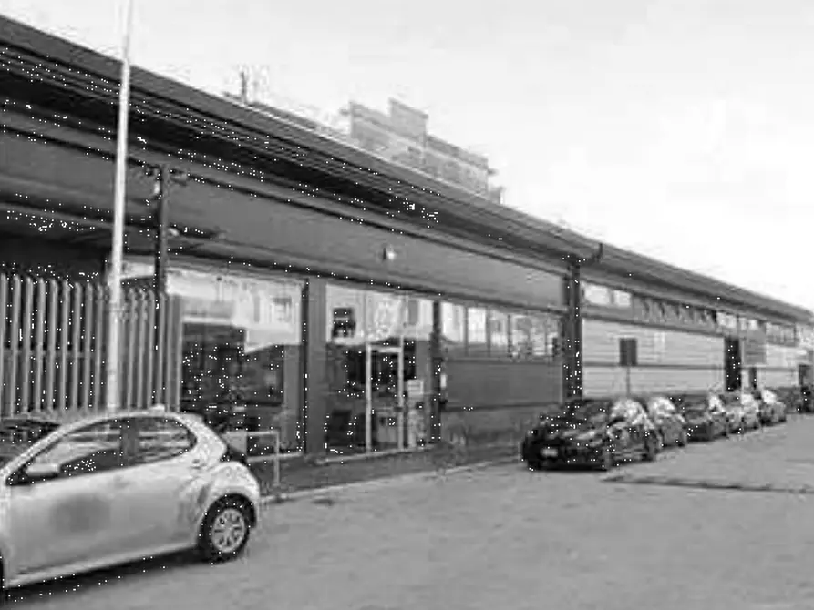 Immagine 7 di Stabile in vendita  in Strada Statale Appia  a Casagiove