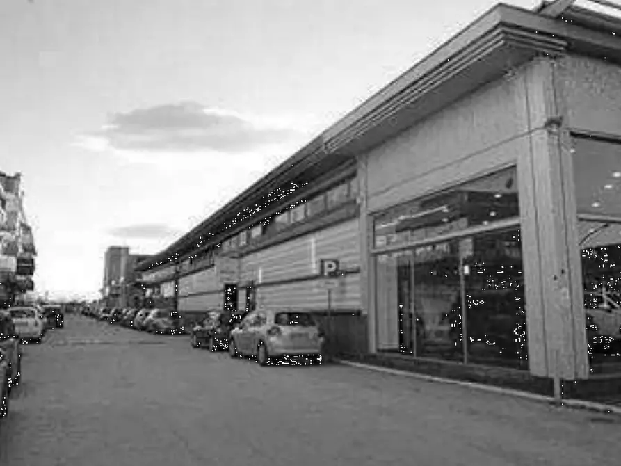 Immagine 9 di Stabile in vendita  in Strada Statale Appia  a Casagiove