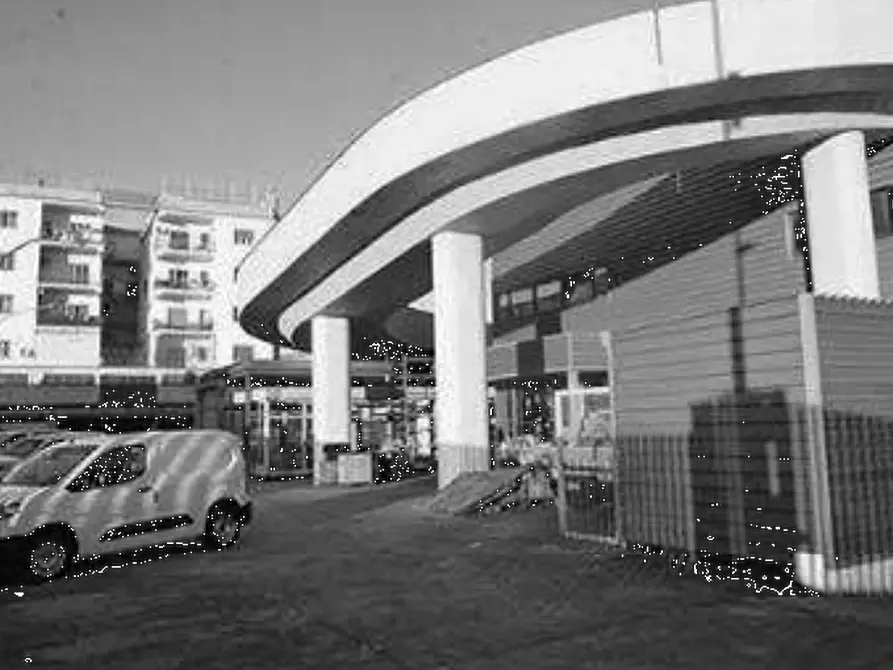 Immagine 12 di Stabile in vendita  in Strada Statale Appia  a Casagiove