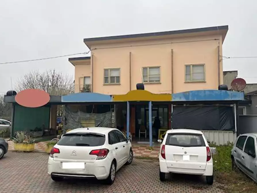 Immagine 2 di Negozio in vendita  in via delle Regioni a Comacchio