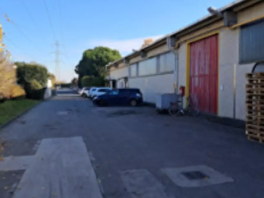 Immagine 9 di Capannone industriale in vendita  in via Don Minzoni a Trezzo Sull'adda