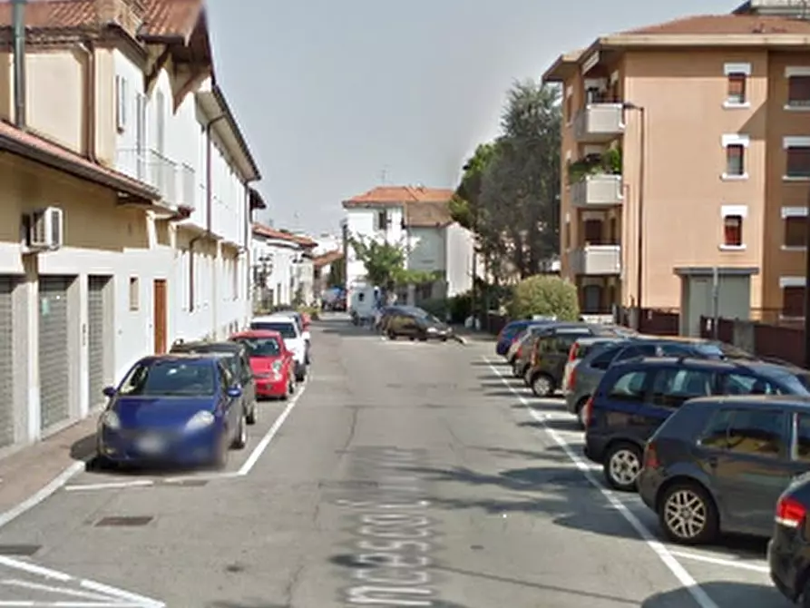 Immagine 6 di Garage in vendita  in Via Francesco Guarnerio a Trezzo Sull'adda