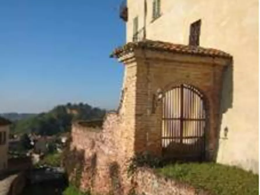 Immagine 3 di Castello in vendita  in Via Cavour a Pocapaglia