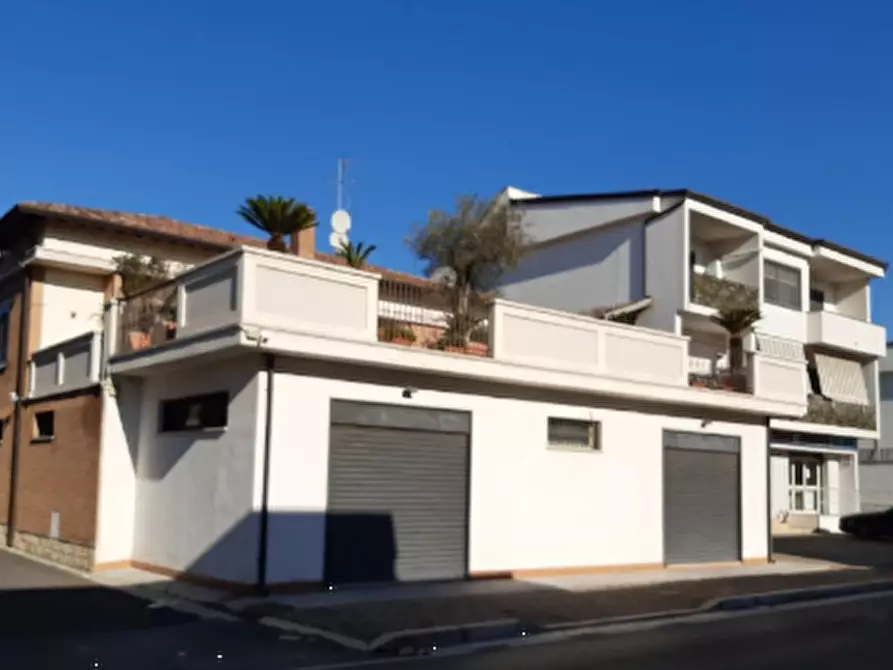 Immagine 4 di Negozio in vendita  in Via Acquaro a San Cipriano D'aversa