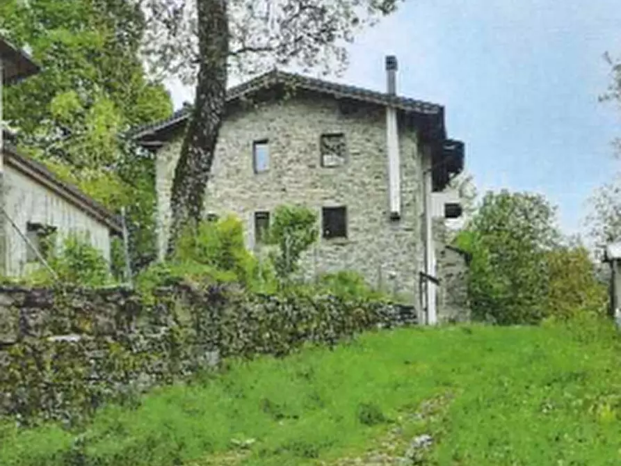 Immagine 1 di Appartamento in vendita  in Via Osteria a Pievepelago
