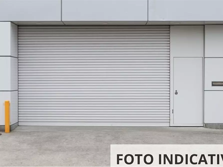 Immagine 3 di Garage in vendita  in Via Trento e Trieste a Villanterio