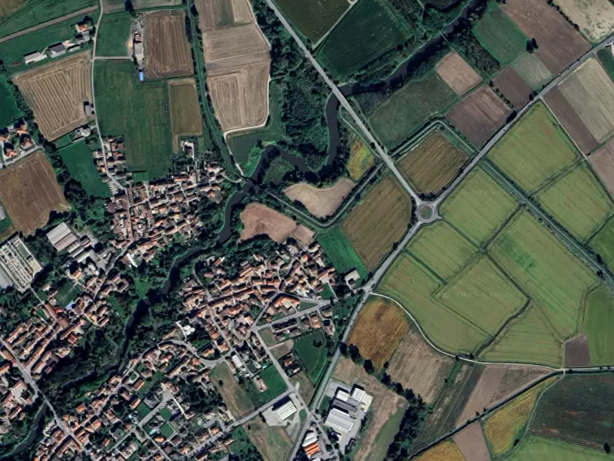Immagine 1 di Garage in vendita  in Via Trento e Trieste a Villanterio