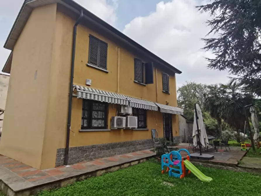 Immagine 2 di Villa in vendita  in Via Oberdan a Brugherio