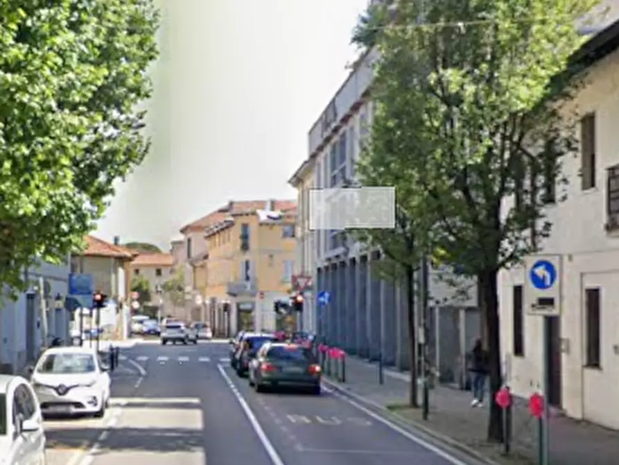 Immagine 7 di Garage in vendita  in Via Italia a Muggiò