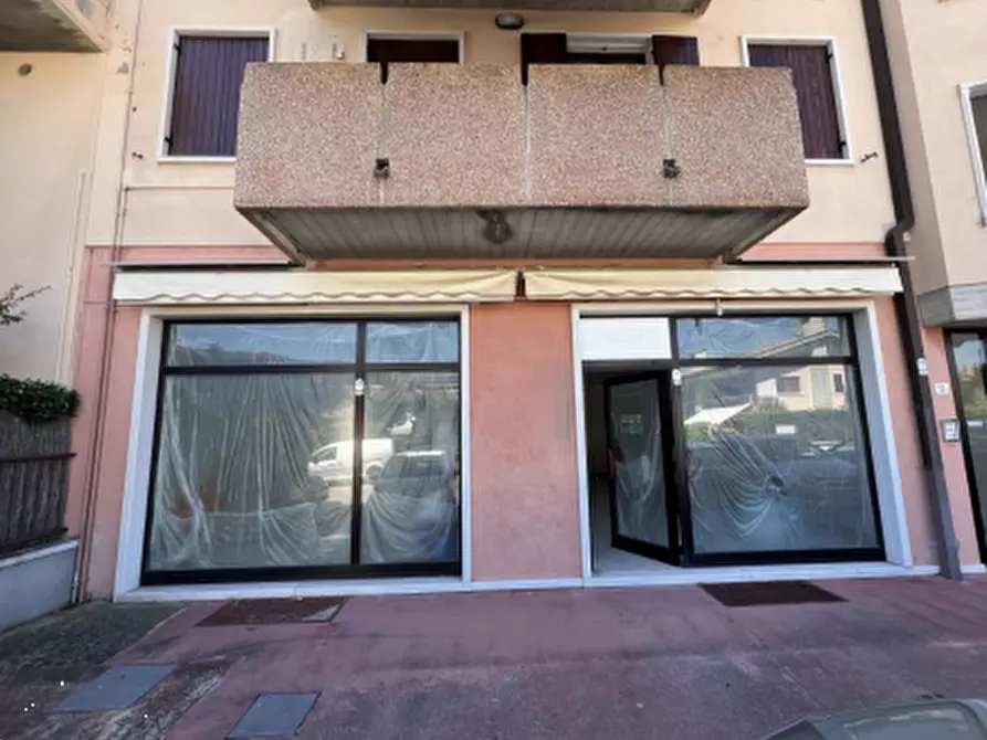 Immagine 2 di Negozio in vendita  in Via Magellano a Negrar di Valpolicella