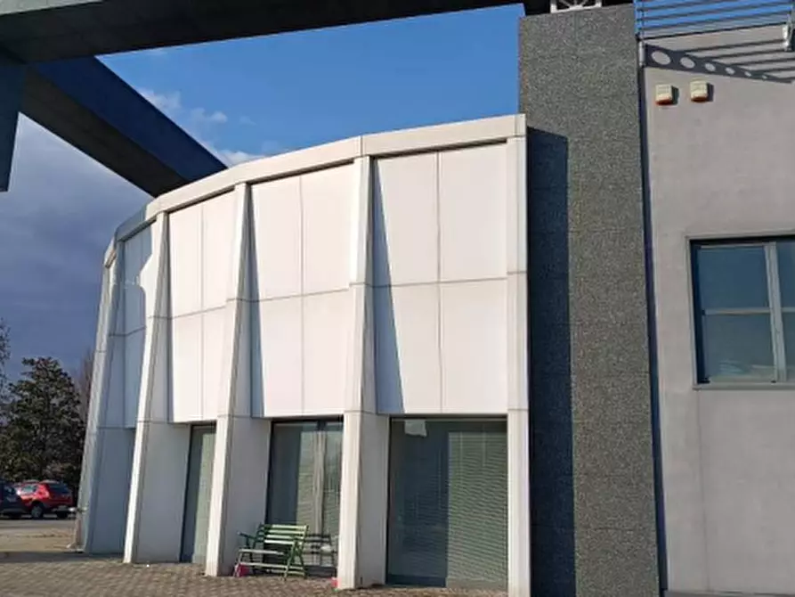 Immagine 1 di Magazzino in vendita  in Via Sacco a Pescantina