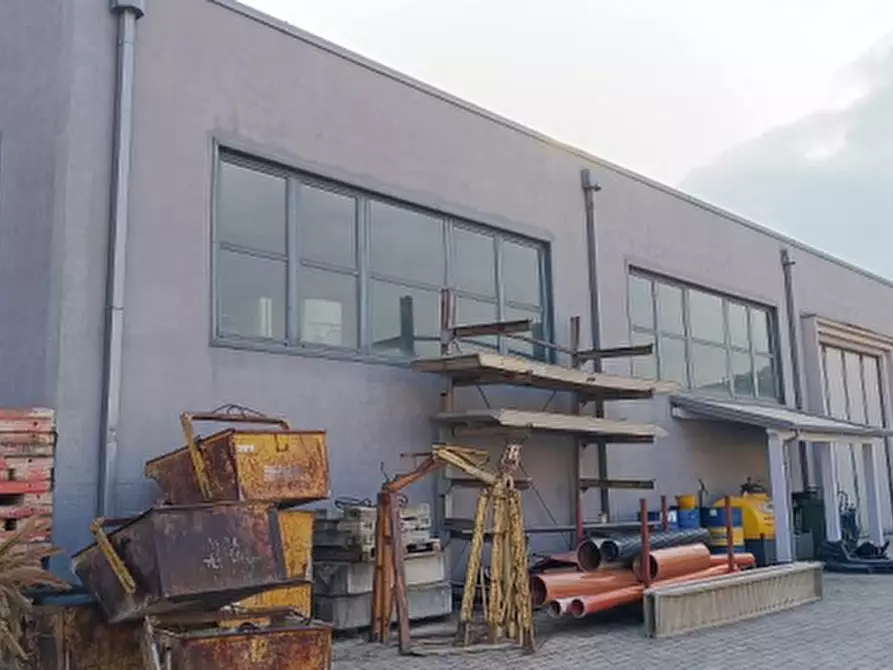 Immagine 9 di Magazzino in vendita  in Via Sacco a Pescantina