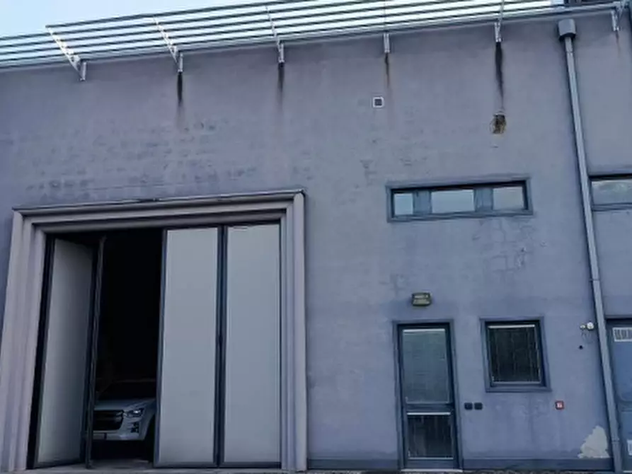 Immagine 10 di Magazzino in vendita  in Via Sacco a Pescantina