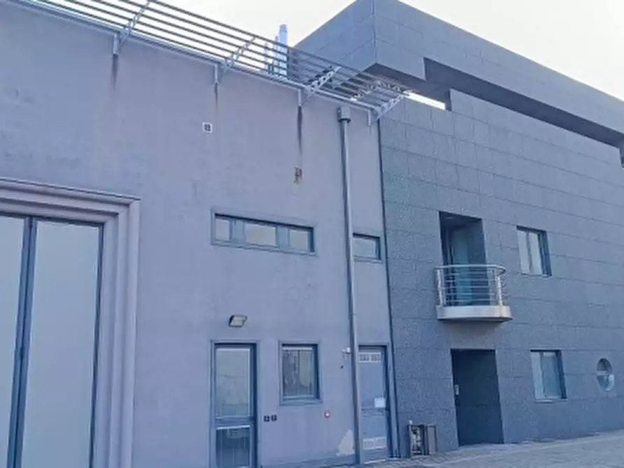 Immagine 12 di Magazzino in vendita  in Via Sacco a Pescantina