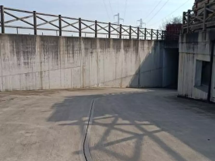 Immagine 15 di Magazzino in vendita  in Via Sacco a Pescantina