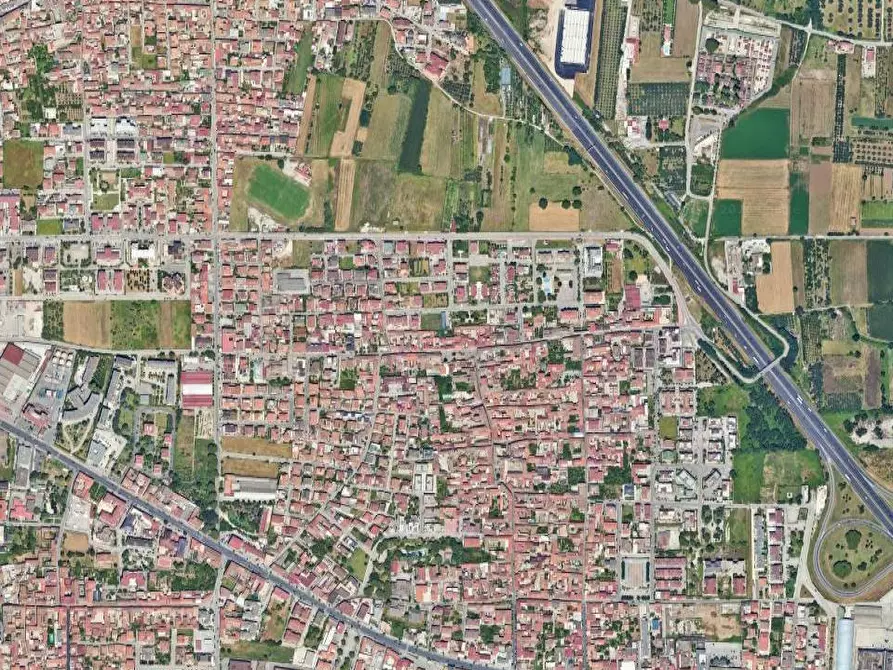 Immagine 11 di Stabile in vendita  in Via Quattro Novembre a Casapulla