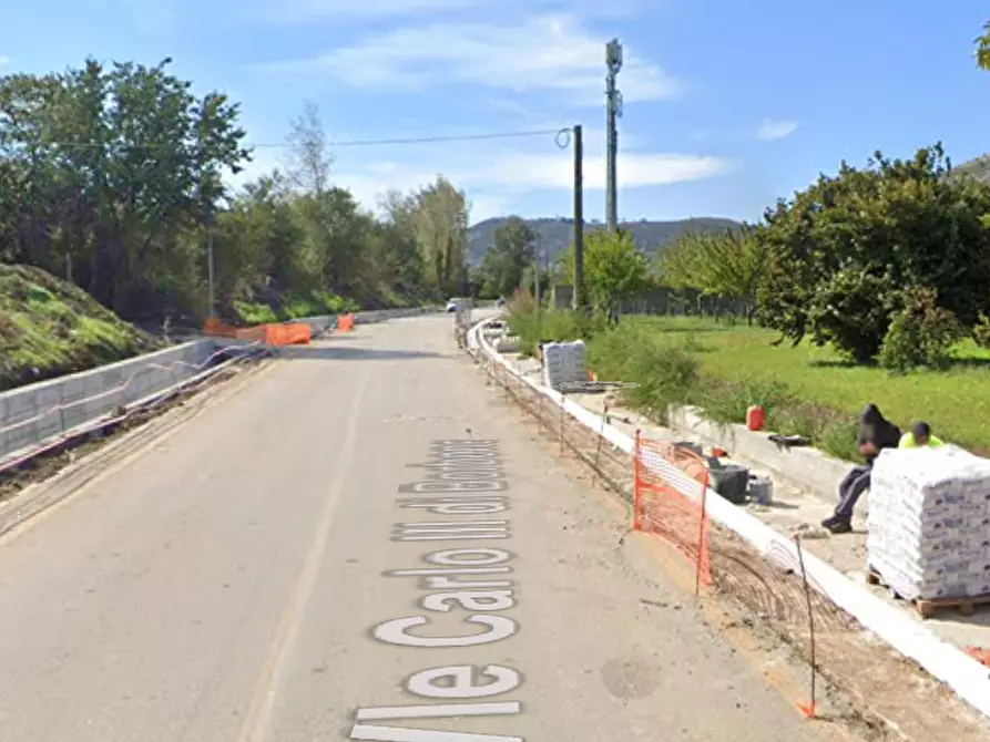 Immagine 9 di Negozio in vendita  in Viale Carlo III di Borbone a Valle Di Maddaloni