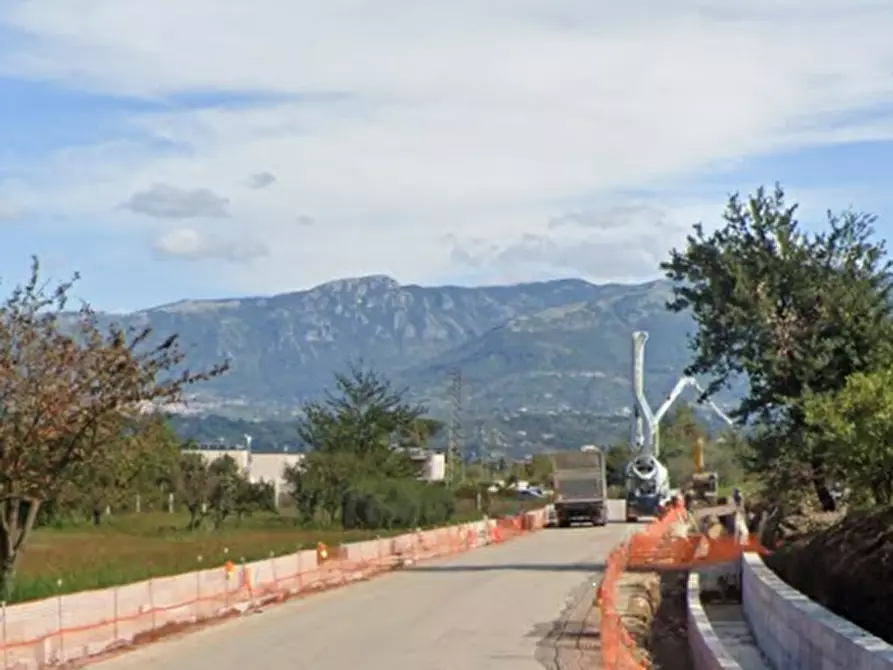 Immagine 11 di Negozio in vendita  in Viale Carlo III di Borbone a Valle Di Maddaloni