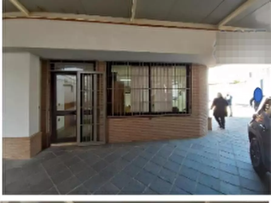 Immagine 5 di Negozio in vendita  in Via Ludwig Van Beethoven a San Cipriano D'aversa