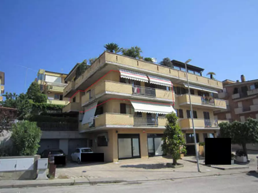 Immagine 2 di Negozio in vendita  in Via Trentino a Porto Sant'elpidio