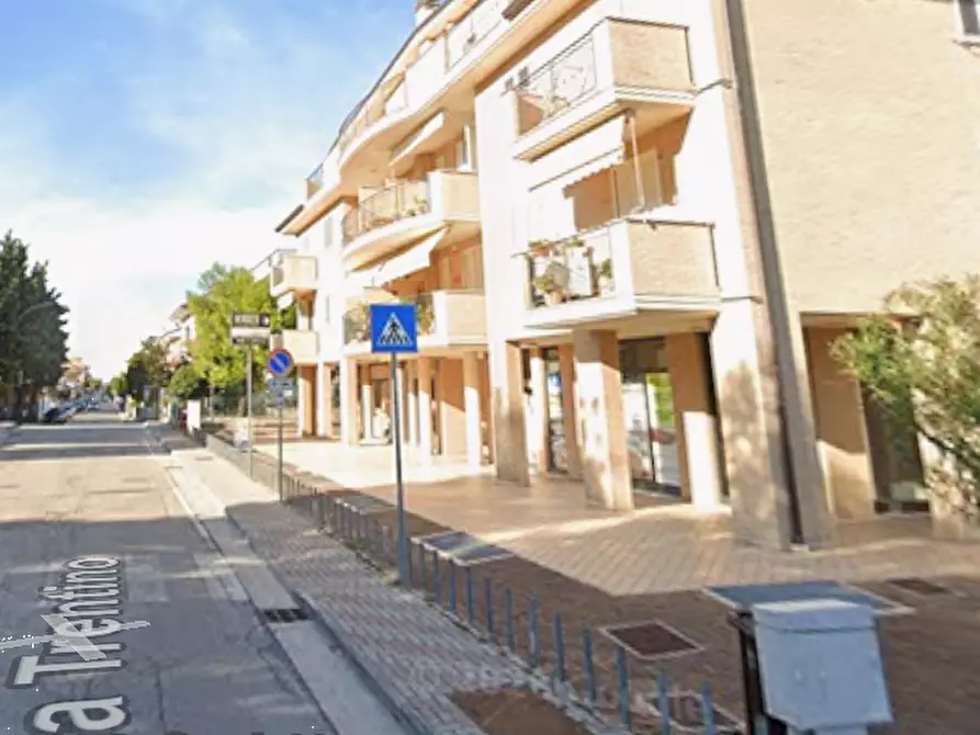 Immagine 5 di Negozio in vendita  in Via Trentino a Porto Sant'elpidio