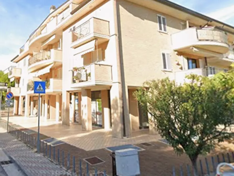 Immagine 6 di Negozio in vendita  in Via Trentino a Porto Sant'elpidio