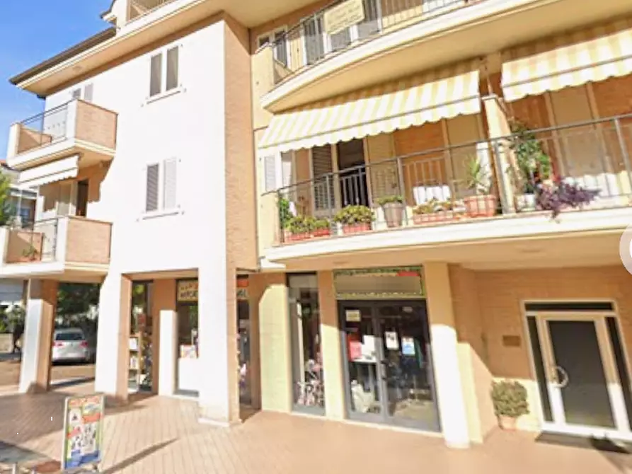 Immagine 7 di Negozio in vendita  in Via Trentino a Porto Sant'elpidio