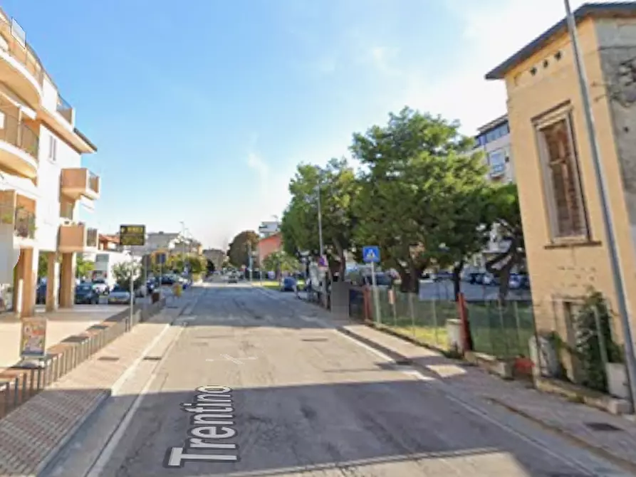 Immagine 9 di Negozio in vendita  in Via Trentino a Porto Sant'elpidio