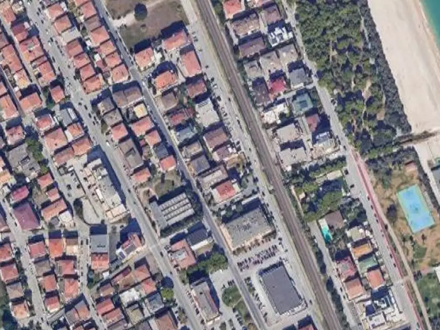 Immagine 11 di Negozio in vendita  in Via Trentino a Porto Sant'elpidio