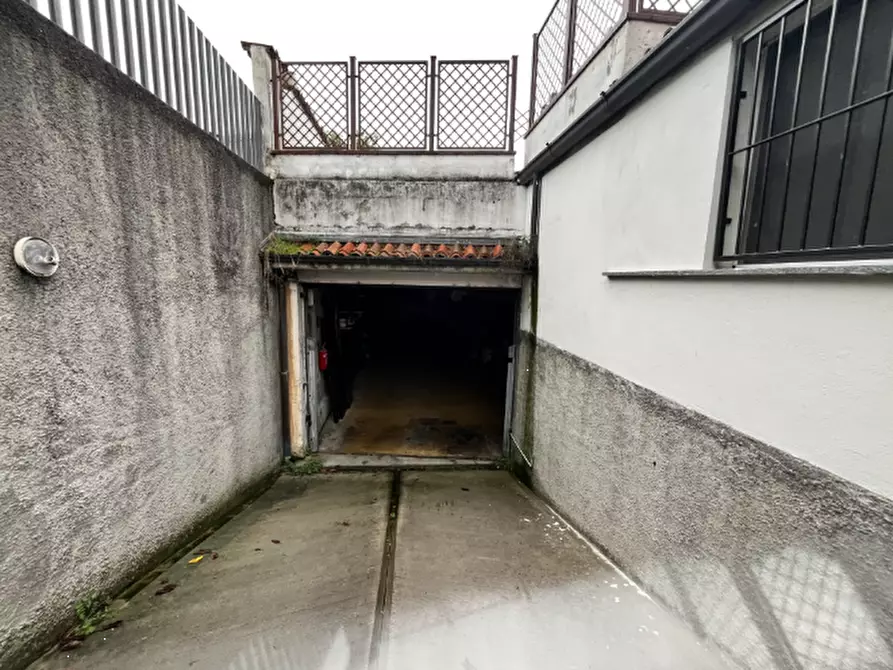 Immagine 1 di Laboratorio in vendita  in Via Santa Cristina a Treviolo