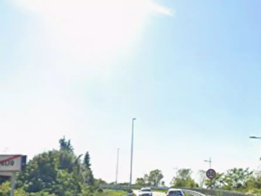 Immagine 4 di Garage in vendita  in Via Ernesto Baslini  a Treviglio