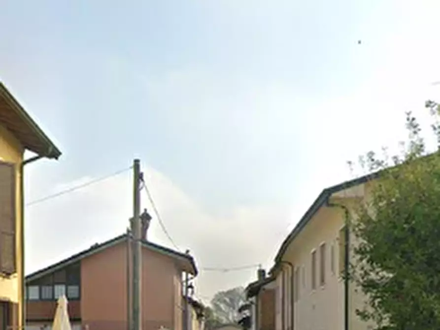 Immagine 3 di Garage in vendita  in Via Trento e Trieste a Villanterio