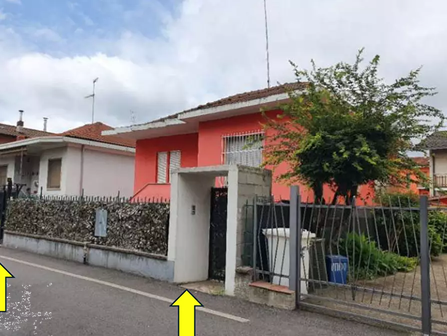 Immagine 1 di Villa in vendita  in Via Giacomo Matteotti  a Vignate