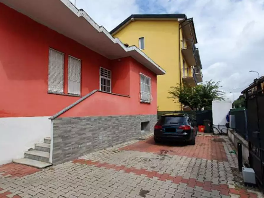 Immagine 2 di Villa in vendita  in Via Giacomo Matteotti  a Vignate