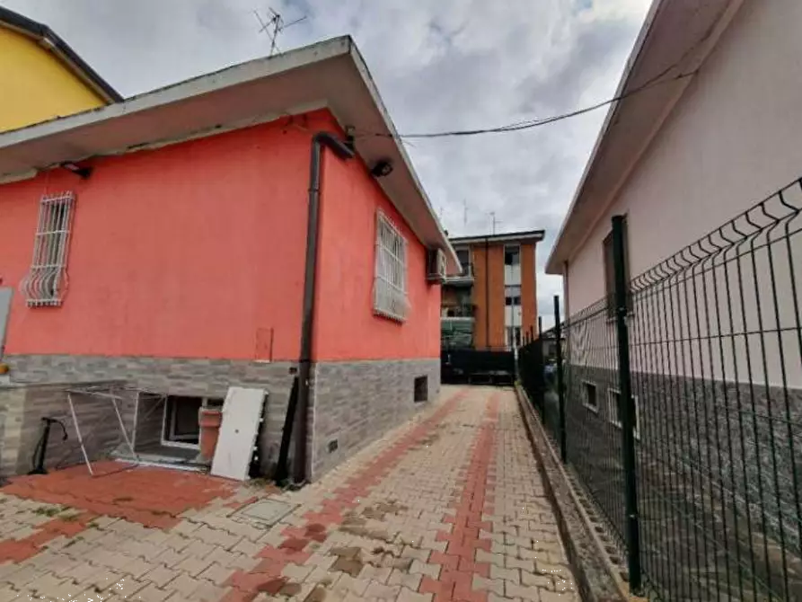 Immagine 5 di Villa in vendita  in Via Giacomo Matteotti  a Vignate