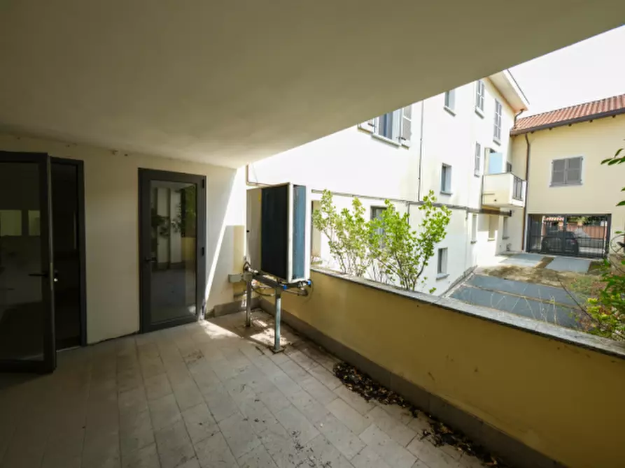 Immagine 3 di Negozio in vendita  in Via Dante Alighieri a Arluno