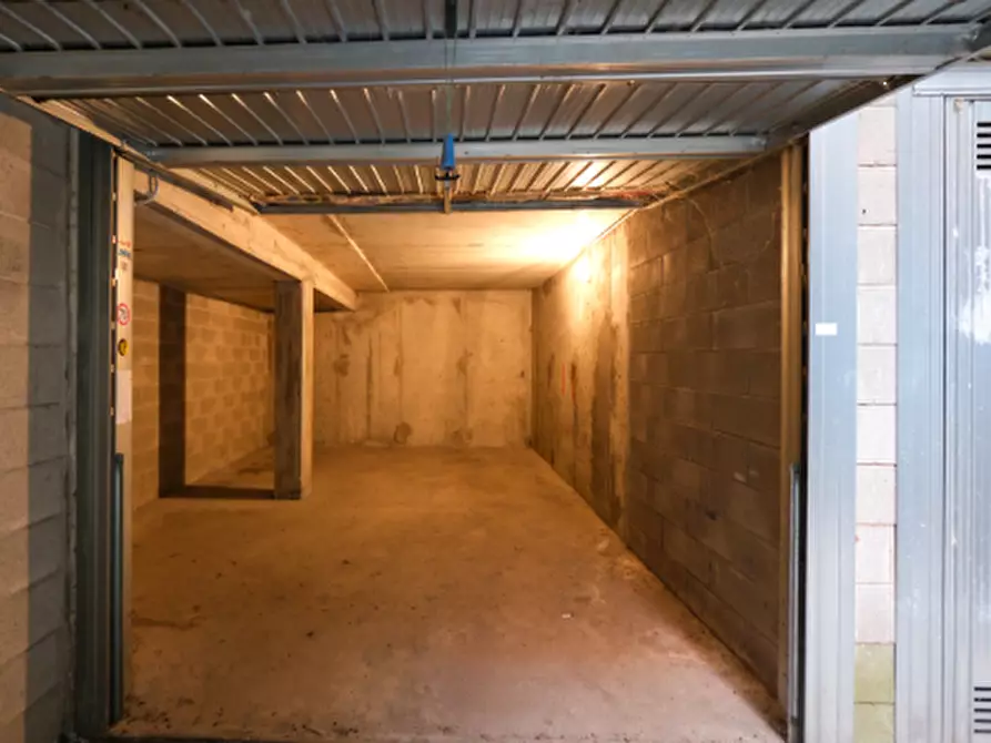 Immagine 2 di Garage in vendita  in Via Milano a Treviglio