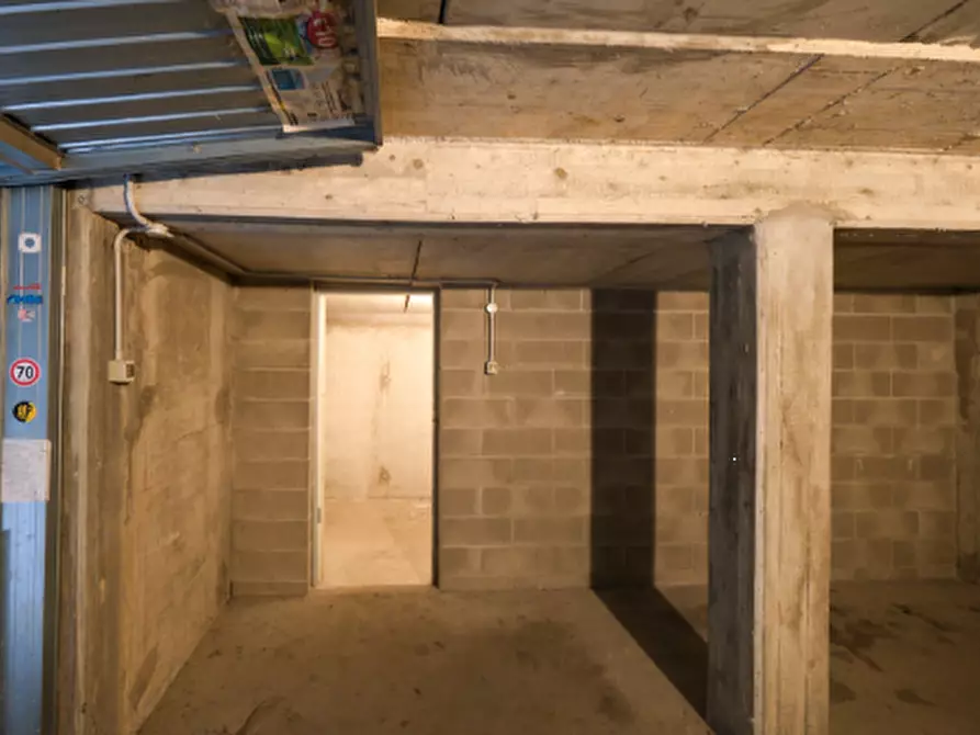Immagine 3 di Garage in vendita  in Via Milano a Treviglio