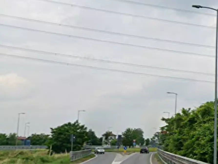 Immagine 5 di Garage in vendita  in Via Milano a Treviglio