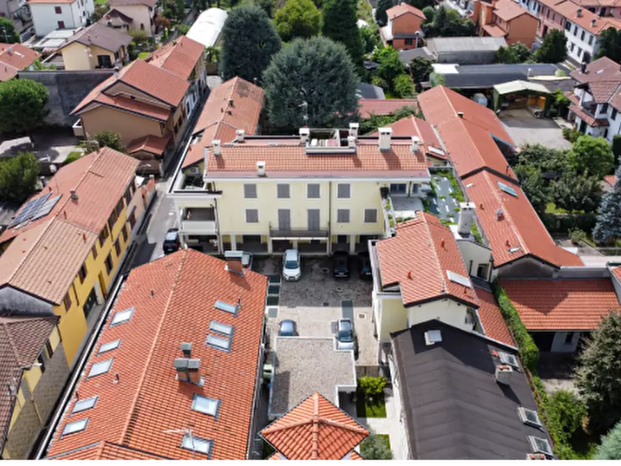 Immagine 2 di Negozio in vendita  in Via Dante Alighieri a Arluno