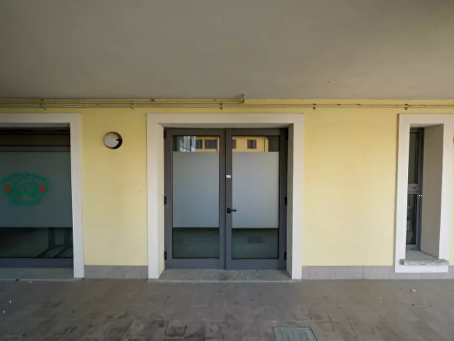 Immagine 3 di Negozio in vendita  in Via Dante Alighieri a Arluno