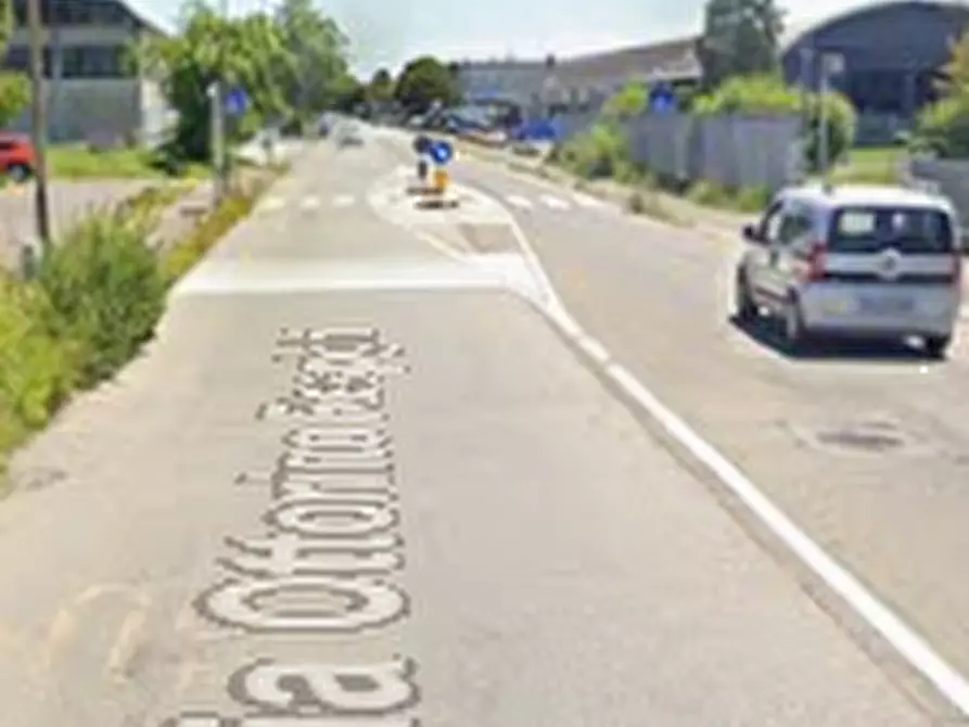 Immagine 5 di Negozio in vendita  in Via Radici Nord a Castellarano