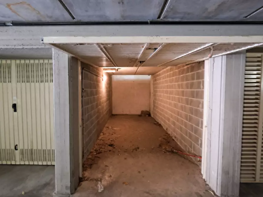 Immagine 3 di Garage in vendita  in Via Ernesto Baslini a Treviglio