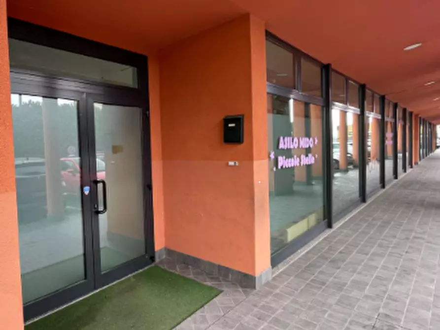 Immagine 1 di Negozio in vendita  in Via Milano a Treviglio