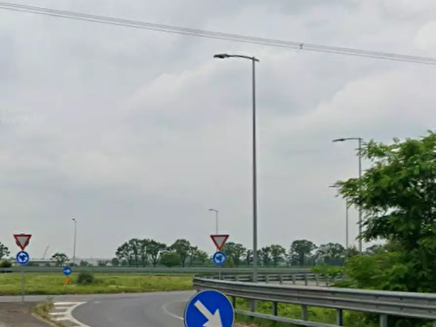 Immagine 11 di Negozio in vendita  in Via Milano a Treviglio