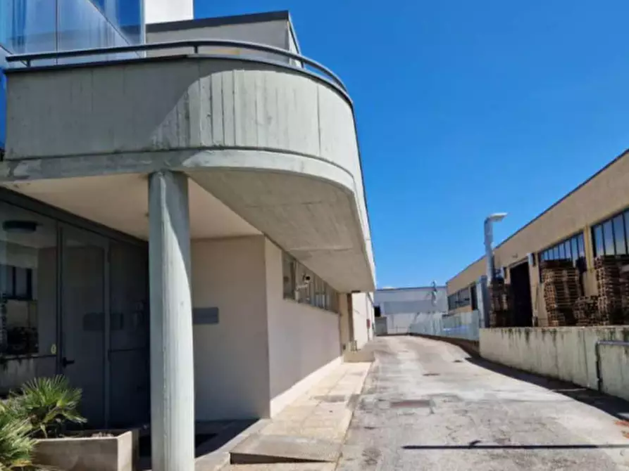 Immagine 4 di Capannone industriale in vendita  in Via della Meccanica a Pesaro